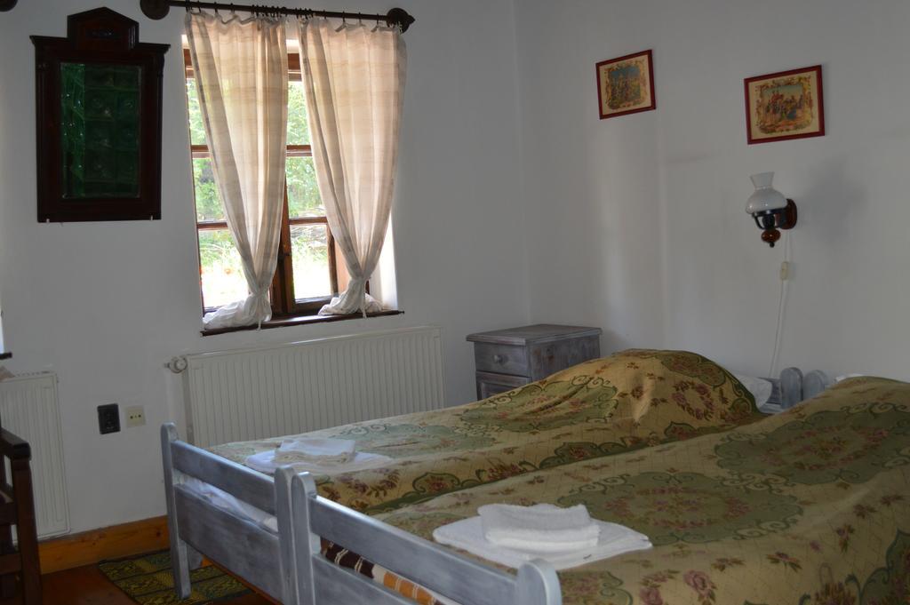 Hollokoeves Vendeghazak Otel Oda fotoğraf